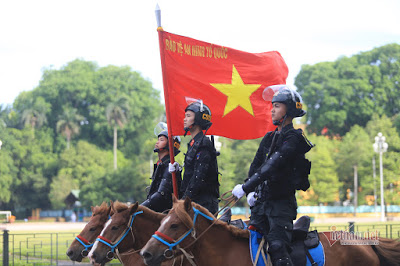 THỦ TƯỚNG, CHỦ TỊCH QUỐC HỘI CHỨNG KIẾN ĐOÀN CẢNH SÁT CƠ ĐỘNG KỴ BINH RA MẮT