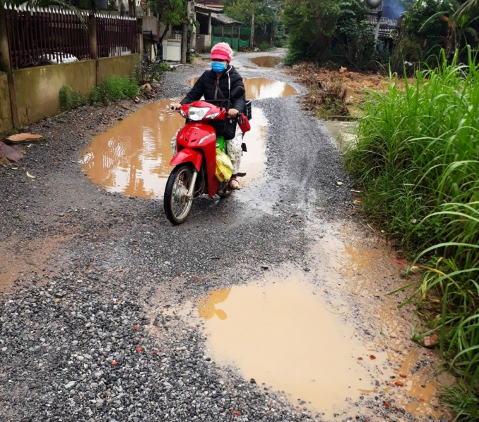 Dân khốn khổ vì đường thành...