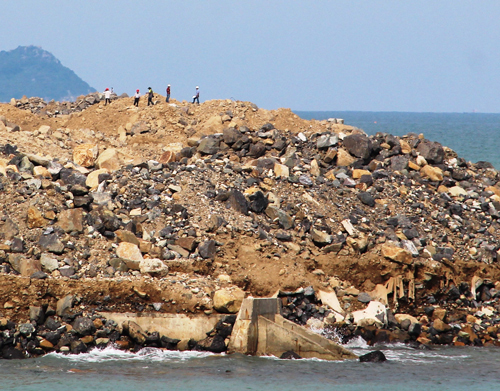 Vụ lấn vịnh Nha Trang trái phép: Nói một đằng, làm một nẻo