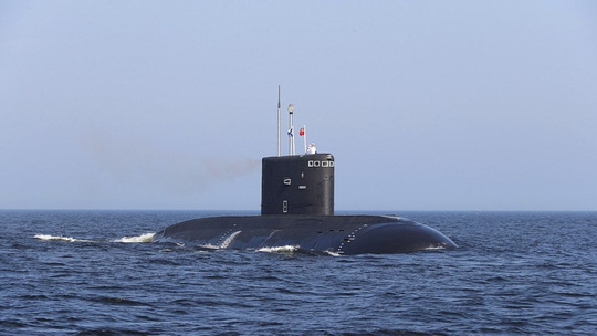 Tàu ngầm Nga bốc cháy, 14 người chết ngạt