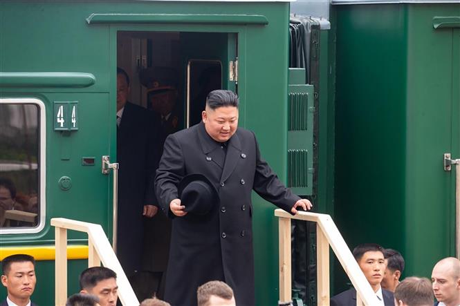 Nhà lãnh đạo Triều Tiên Kim Jong-un vui mừng khi đặt chân tới đất Nga, để ngỏ khả năng thăm Nga lần nữa