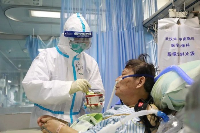 Thêm 242 người chết vì virus corona, số ca nhiễm mới tăng gần 10 lần