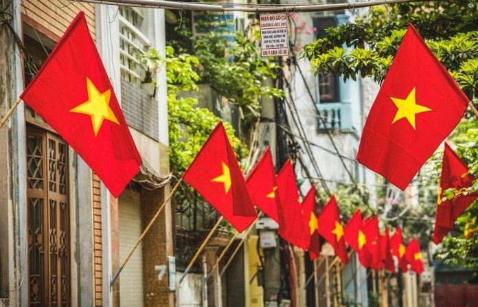 Treo cờ Tổ quốc - Nét đẹp truyền thống của dân tộc Việt Nam