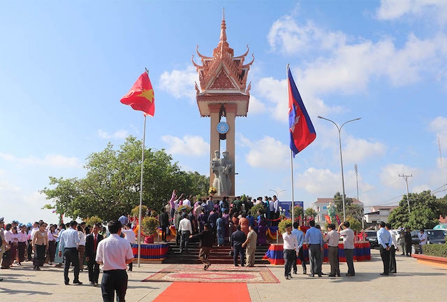 Khánh thành Đài Hữu nghị Việt Nam - Cambodia tỉnh Kampong Cham
