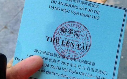 Vì sao chữ Trung Quốc in trên thẻ đi thử tàu Cát Linh-Hà Đông?
