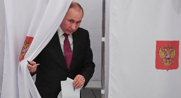 Chùm ảnh Tổng thống Nga Putin và các đối thủ đi bỏ phiếu