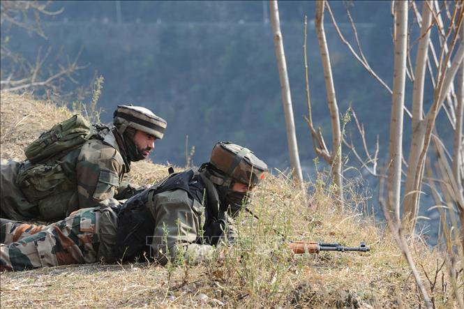 Quân đội Ấn Độ và Pakistan bắn nhau ở khu vực biên giới