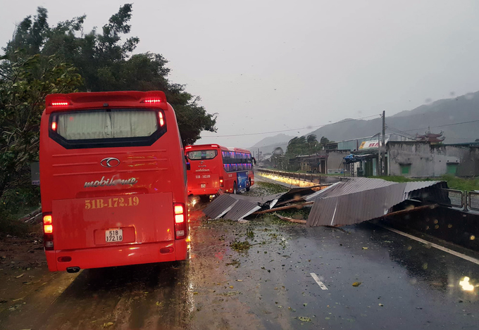 Khánh Hòa và Phú Yên bị bão Damrey tàn phá