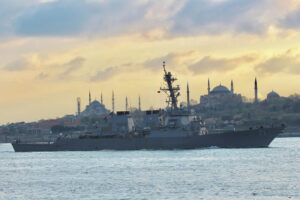 Khu trục hạm Mỹ ‘thân chinh’ đến Biển Đen, Nga cảnh giác theo sát