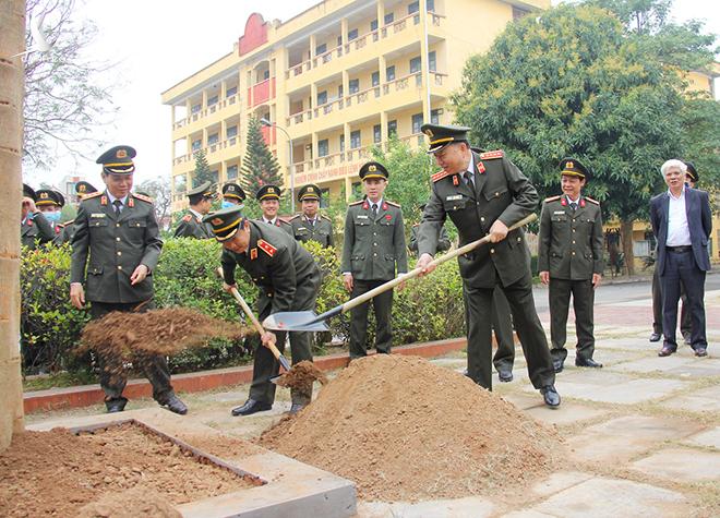 Bộ trưởng Tô Lâm phát động “Tết trồng cây đời đời nhớ ơn Bác Hồ”