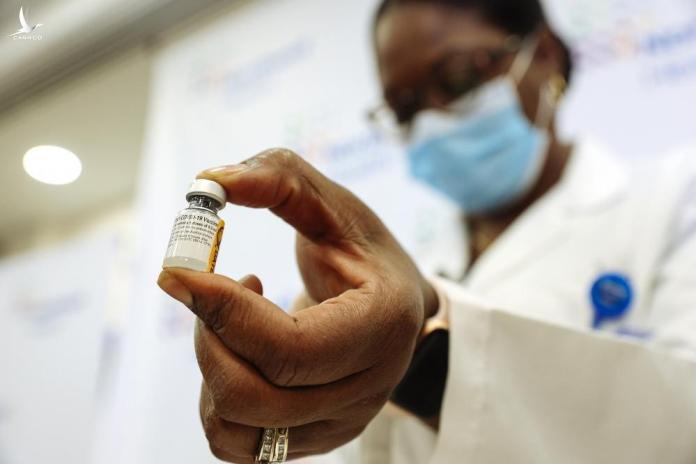Cuộc chạy đua “sống còn” giữa vaccine và các biến chủng virus mới