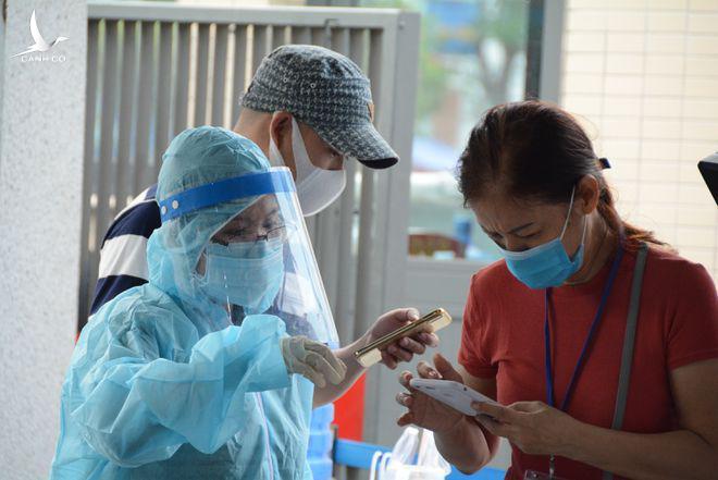 585.200 nhân viên y tế, chống dịch của Việt Nam được tiêm vắc xin Covid-19 trong quý 1