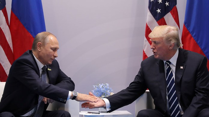 Sau khi trục xuất 60 nhà ngoại giao Nga, Trump bất ngờ muốn gặp Putin