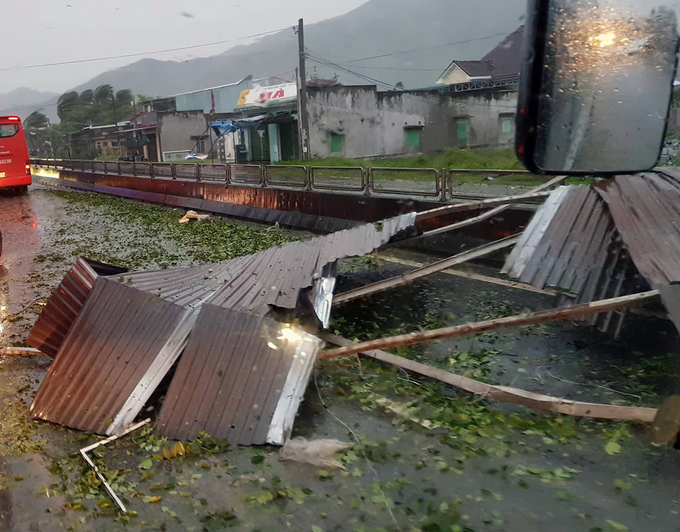 Khánh Hòa và Phú Yên bị bão Damrey tàn phá