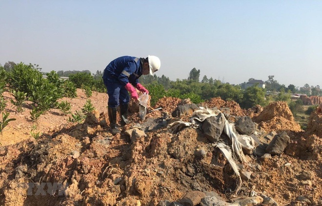 Bộ Tài nguyên và Môi trường kiểm tra vụ chôn chất thải ở Sóc Sơn
