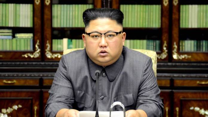 Kim Jong-un nhắn Trump: Tôi có một 'nút hạt nhân' trên bàn làm việc