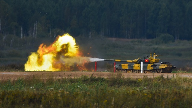 Đội xe tăng Việt Nam hạ 5 mục tiêu đầu tiên trong trận bán kết Army Games