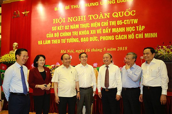 Ông Trần Quốc Vượng: Kiên quyết đấu tranh việc hạ thấp uy tín lãnh tụ