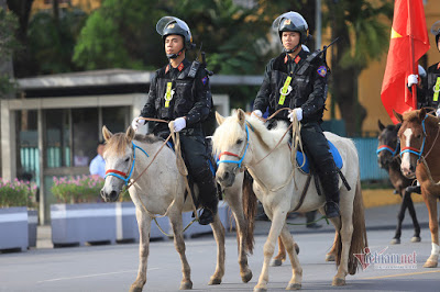 THỦ TƯỚNG, CHỦ TỊCH QUỐC HỘI CHỨNG KIẾN ĐOÀN CẢNH SÁT CƠ ĐỘNG KỴ BINH RA MẮT