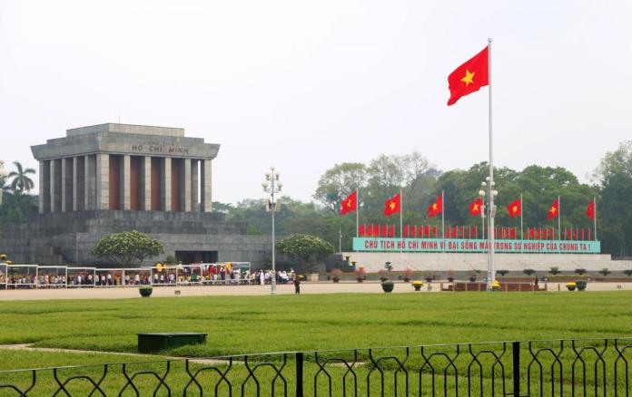 Treo cờ Tổ quốc - Nét đẹp truyền thống của dân tộc Việt Nam