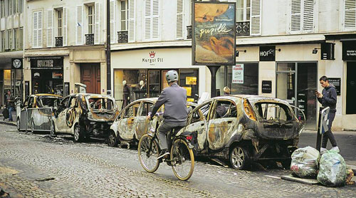 Hai tuần biểu tình, bạo loạn biến Paris thành 'bãi chiến trường'