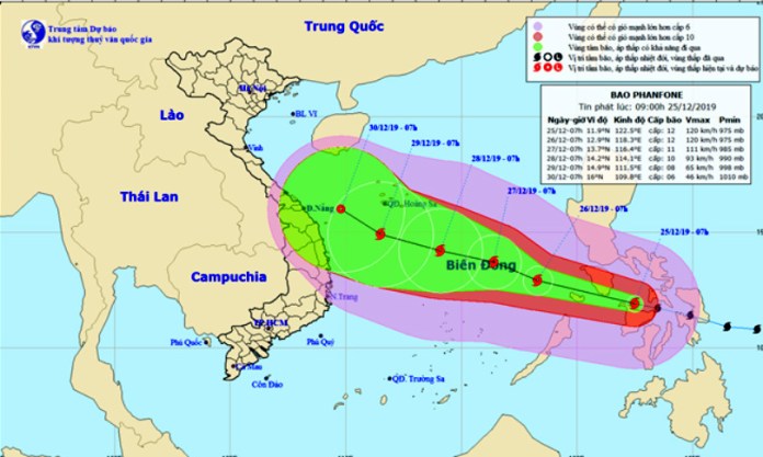 Bão Phanfone giật cấp 14 thẳng tiến Biển Đông