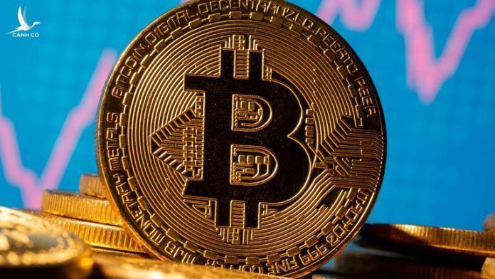 Bitcoin vượt vốn hóa thị trường 1.000 tỷ USD, ai hưởng lợi?