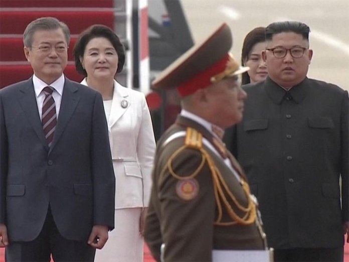 Vợ chồng ông Kim Jong Un ra sân bay đón Tổng thống Hàn