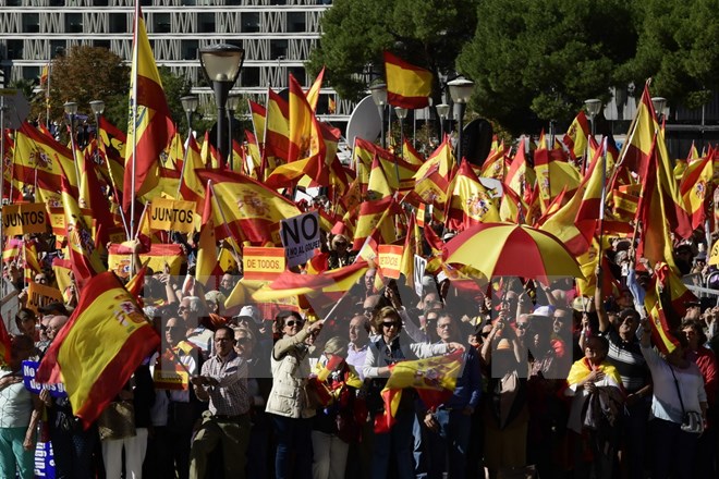 Chính phủ Tây Ban Nha chính thức kiểm soát chính quyền vùng Catalonia