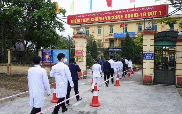 Việt Nam bắt đầu chiến dịch tiêm vaccine Covid-19