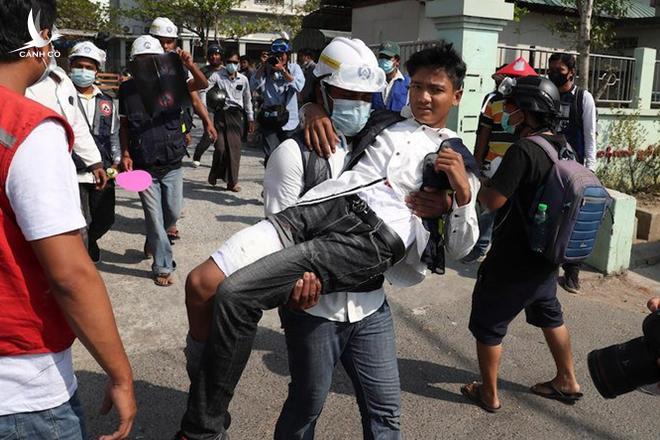 The Guardian: Biểu tình đẫm máu: “Myanmar giống như chiến trường”