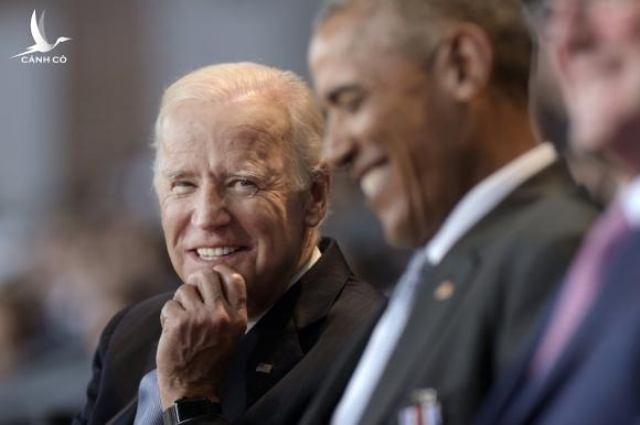 Tổng thống Biden chỉ trích người tiền nhiệm Obama Tổng thống Biden chỉ trích người tiền nhiệm Obama