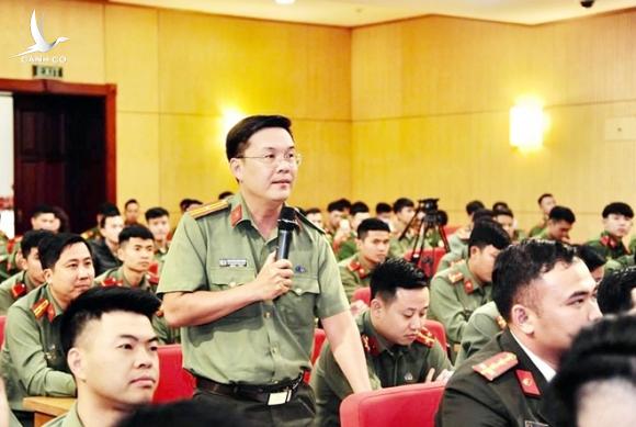 Bộ trưởng Tô Lâm đối thoại với đoàn viên thanh niên Công an