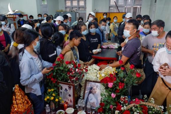 Myanmar khai quật mộ cô gái 19 tuổi biểu tình bị bắn chết?