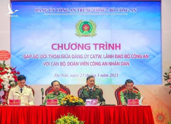 Bộ trưởng Tô Lâm đối thoại với đoàn viên thanh niên Công an