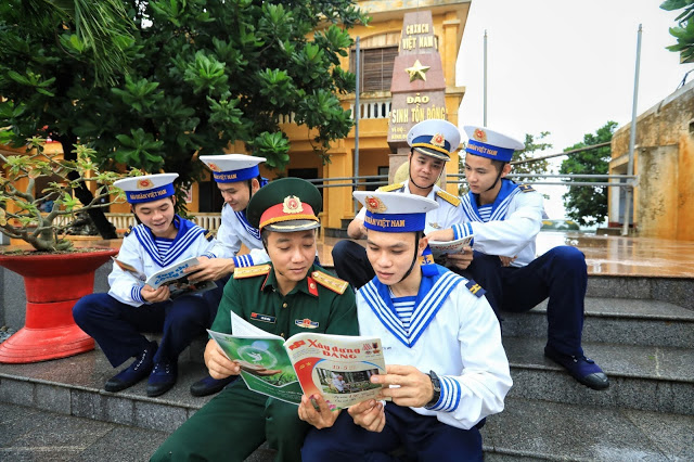 Phê phán quan điểm sai trái phủ nhận nguyên tắc 'Đảng lãnh đạo tuyệt đối, trực tiếp về mọi mặt đối với quân đội'