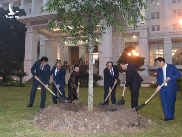 Thủ tướng Nguyễn Xuân Phúc chia sẻ về ‘những năm tháng đáng nhớ nhất’