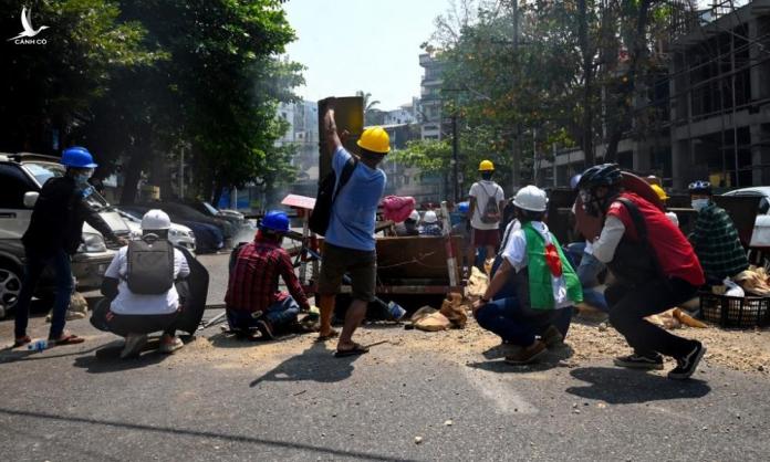 Cuộc biểu tình biến thành đổ máu tại Myanmar