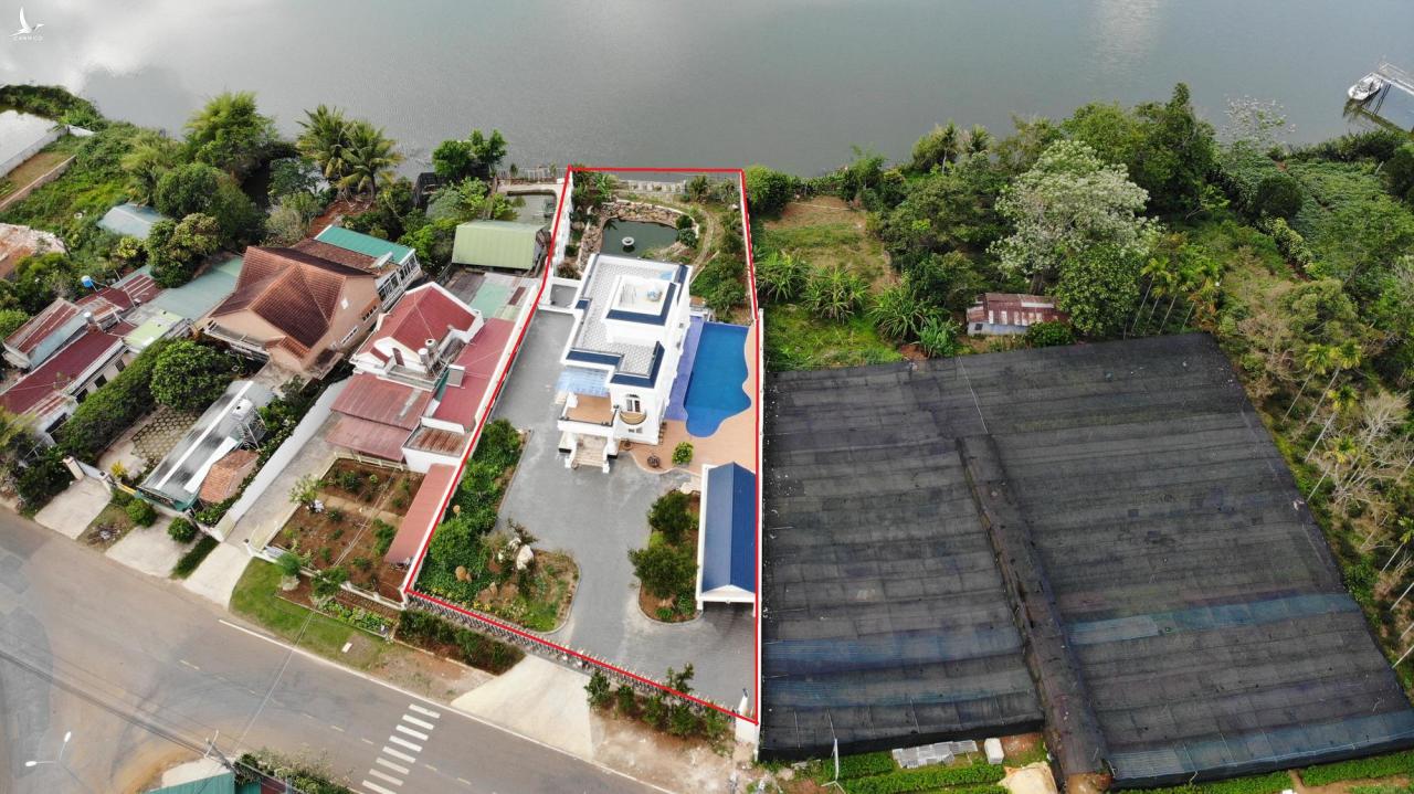 Tỉnh ủy Lâm Đồng yêu cầu xử nghiêm biệt thự xây không phép trên hồ Nam Phương