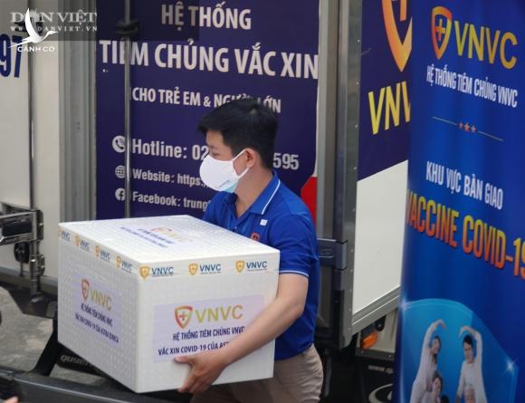 Cận cảnh lô vaccine Covid-19 tiêm đợt đầu tiên tại TP.HCM