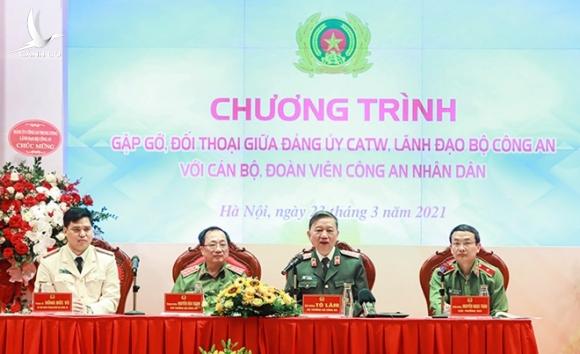 Bộ trưởng Tô Lâm đối thoại với đoàn viên thanh niên Công an