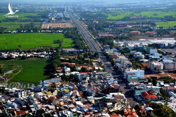 Bị ông Đoàn Ngọc Hải đòi lại tiền, lãnh đạo TP Châu Đốc lên tiếng Bị ông Đoàn Ngọc Hải đòi lại tiền, lãnh đạo TP Châu Đốc lên tiếng