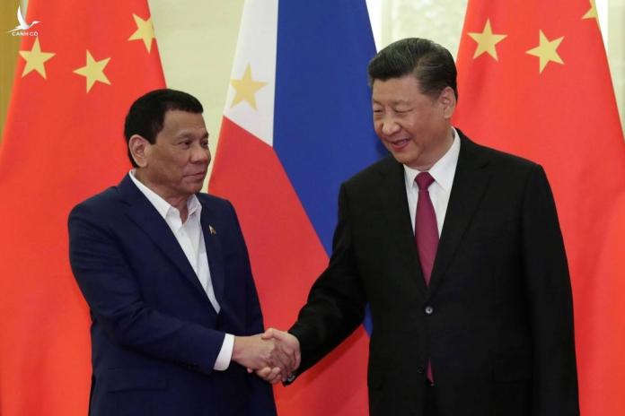 Tổng thống Philippines Duterte bất ngờ ‘đổi giọng’ với Trung Quốc