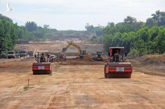 Thủ tướng Phạm Minh Chính nghiêm cấm nâng giá vật liệu làm cao tốc Bắc – Nam để trục lợi