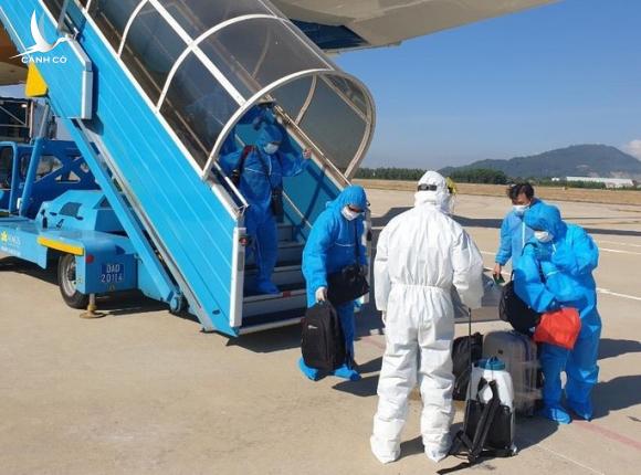 Thủ tướng yêu cầu tăng cường quản lý các chuyến bay đưa người nhập cảnh Việt Nam Thủ tướng yêu cầu tăng cường quản lý các chuyến bay đưa người nhập cảnh Việt Nam