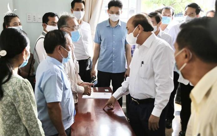 Chủ tịch nước Nguyễn Xuân Phúc tiếp xúc cử tri vận động bầu cử Chủ tịch nước Nguyễn Xuân Phúc tiếp xúc cử tri vận động bầu cử