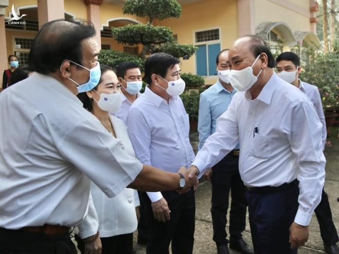 Chủ tịch nước Nguyễn Xuân Phúc tiếp xúc cử tri vận động bầu cử Chủ tịch nước Nguyễn Xuân Phúc tiếp xúc cử tri vận động bầu cử