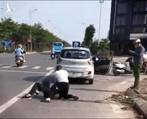 Giám đốc Công an Hà Nội nói gì về việc kỷ luật Đại úy đứng nhìn tài xế vật lộn với cướp?