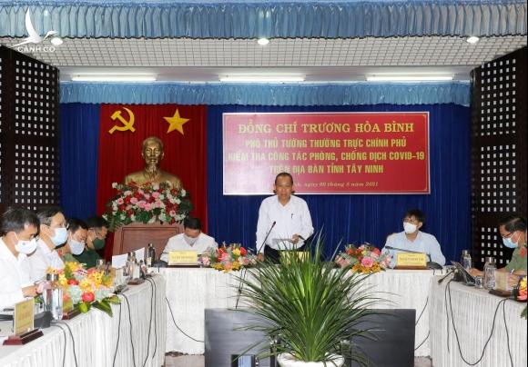 Thủ tướng: ‘Nguy cơ dịch toàn quốc hiện hữu lắm rồi’ Thủ tướng: ‘Nguy cơ dịch toàn quốc hiện hữu lắm rồi’