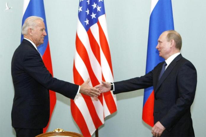 Cuộc gặp khó xử giữa hai ông Biden và Putin